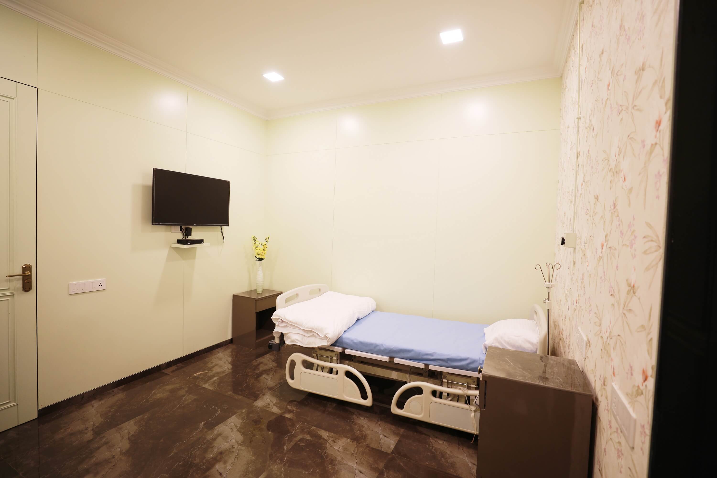 Patient Room - healing hands clinic in india