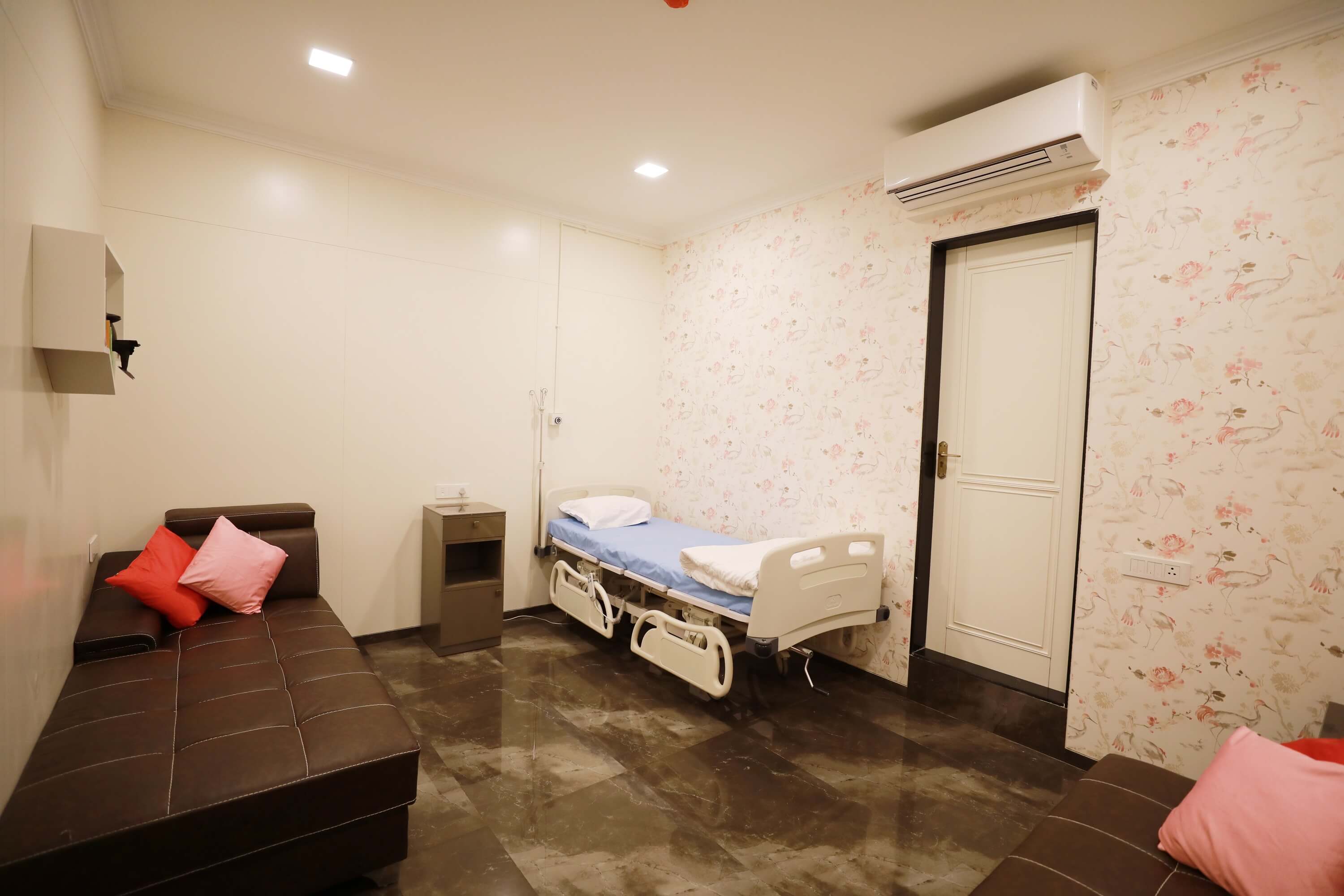 Patient Room - healing hands clinic in india